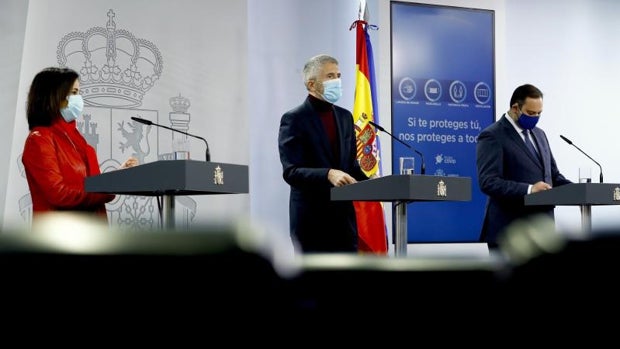 El Gobierno alerta de que «la emergencia persiste» y avala el cierre de los colegios de Ayuso