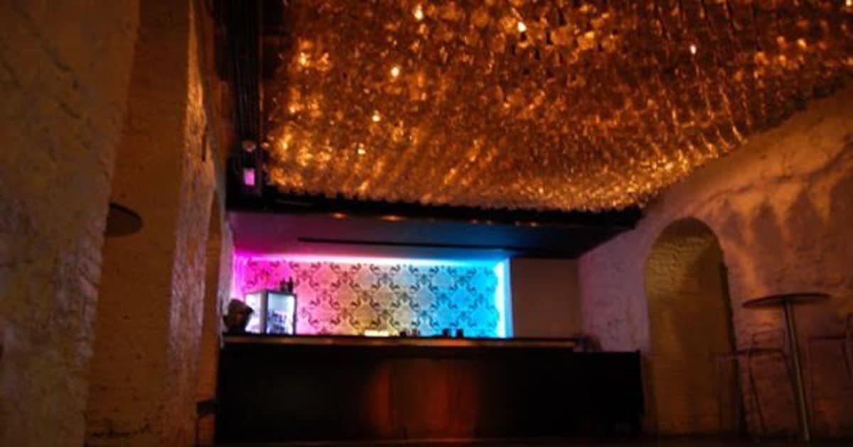 Imagen del interior del bar Subsuelo en Pamplona.