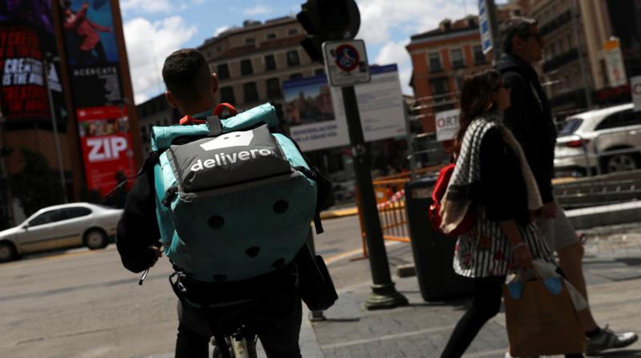 Un repartido de Deliveroo en las calles de Madrid