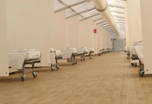 Imagen de las camas habilitadas en el hospital de campaña de Valencia