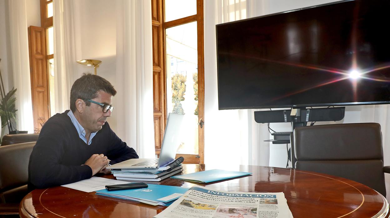 El presidente de la Diputación de Alicante, en su despacho durante la sesión plenaria