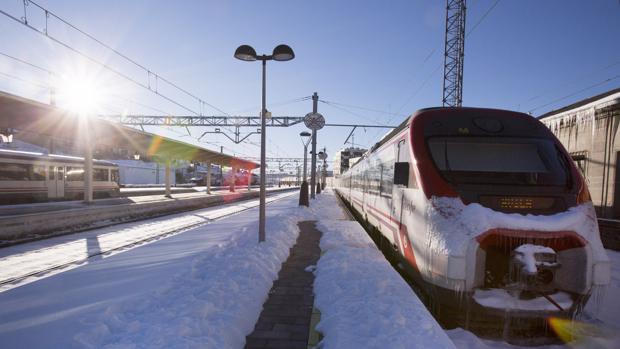 La nieve y el hielo impiden a 384 alumnos acudir a clase este miércoles