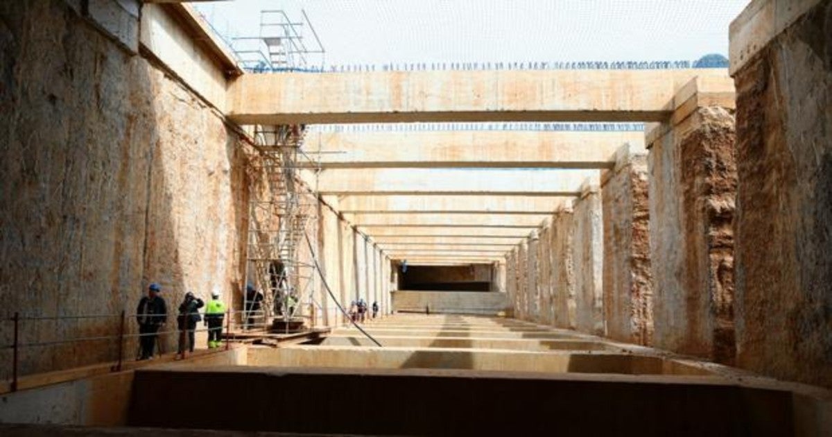 Aspecto actual del túnel de la plaza de las Glorias, aún en obras