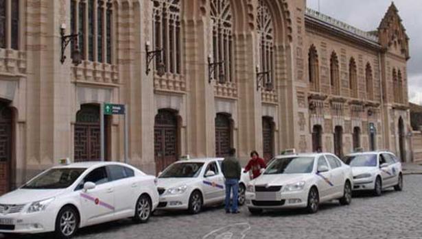 Los taxistas de Toledo rechazan acusaciones y aseguran que pese a la gran nevada mantienen los servicios