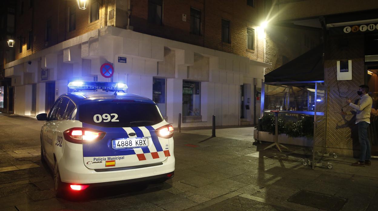 La Policía Local patrulla por Valladolid a partir de las 20.00 horas en la primera noche del toque de queda