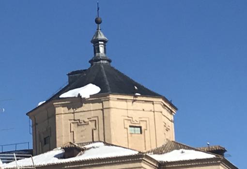 Cúpula de la iglesia de San Marcos, con la nieve derritiéndose