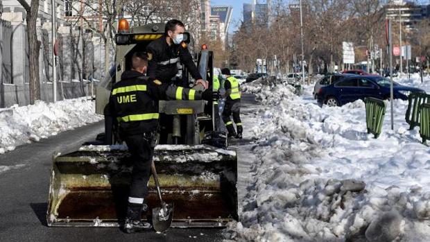 La UME se retira de Madrid al bajar el nivel de alerta