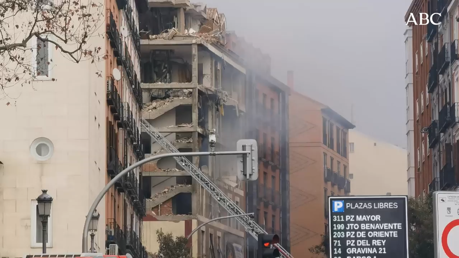 Una brutal explosión destroza un edificio en la calle Toledo de Madrid