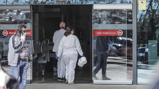 El coronavirus marca otro pico máximo en Valencia: casi diez mil positivos y un centenar de muertos en un día