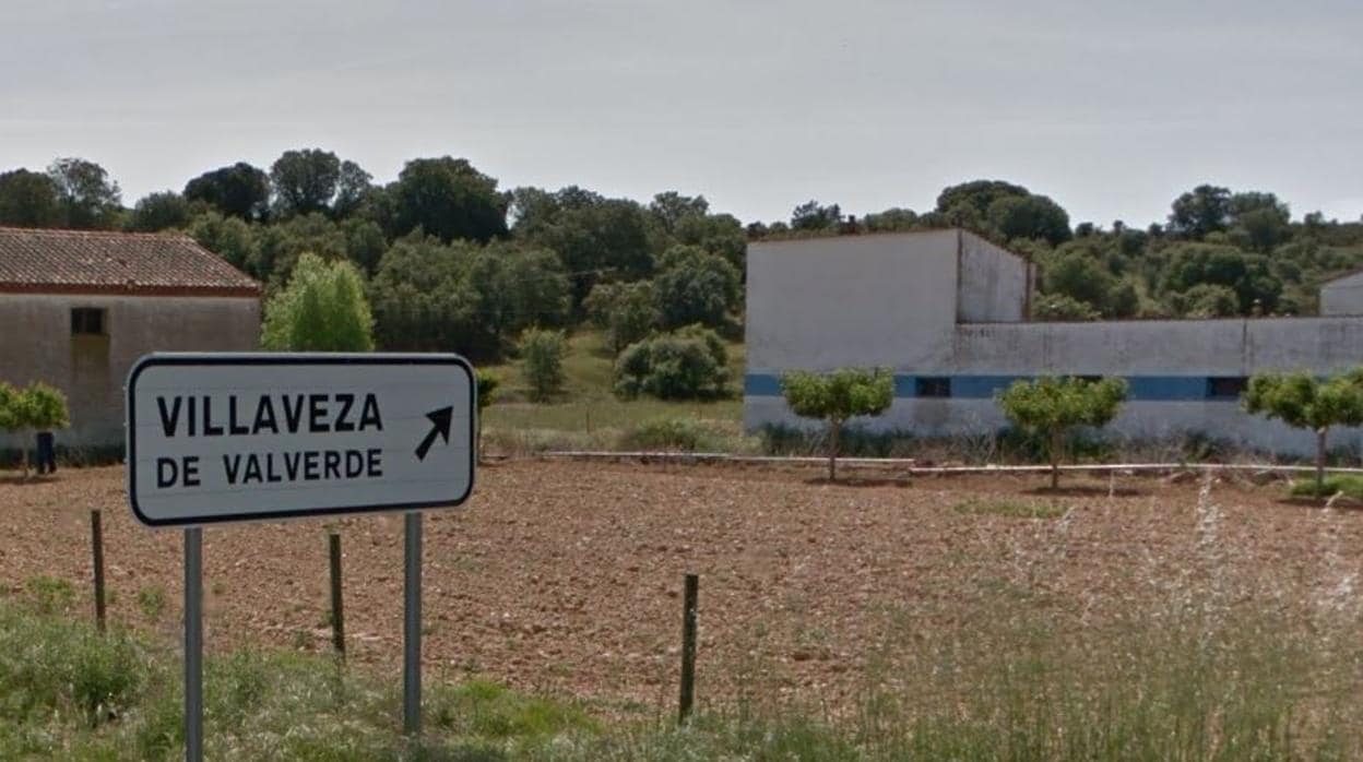 Entrada al pueblo de Villaveza de Valverde (Zamora)