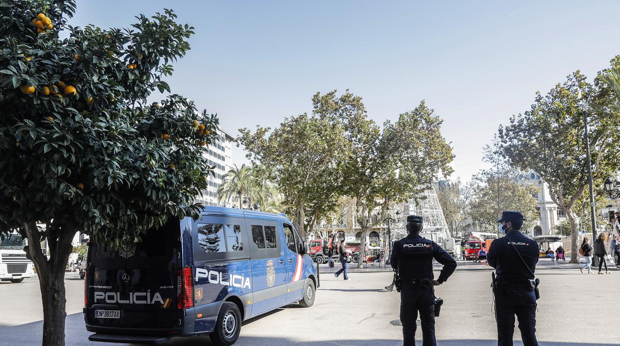 Imagen de agentes de la Policía Nacional en Valencia