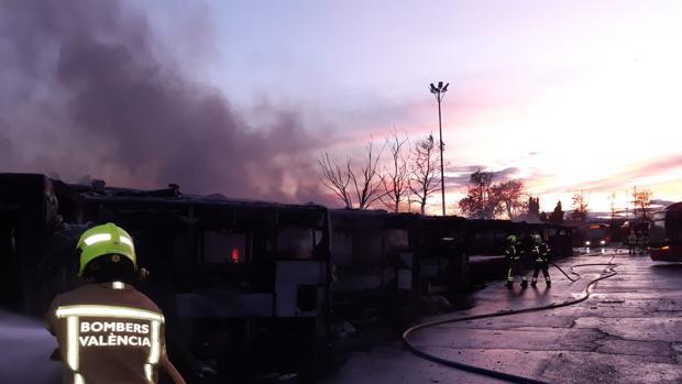 La oposición en Valencia critica la «falta de transparencia» en el incendio de la EMT