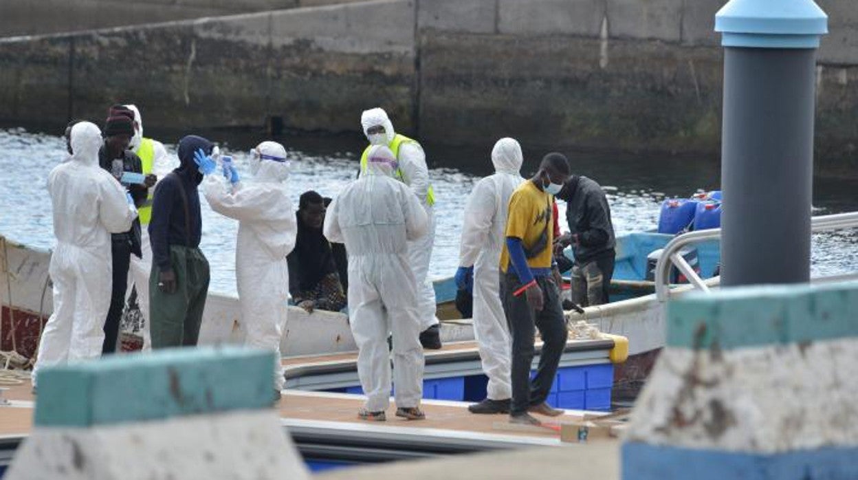 Inmigrantes rescatados en la isla de El Hierro. Archivo