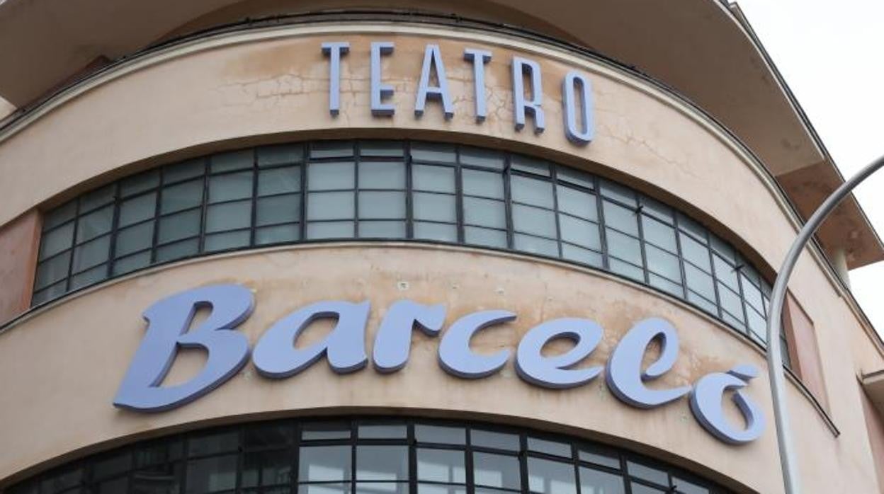 Vista de la fachada del Teatro Barceló, próxima al Metro de Tribunal