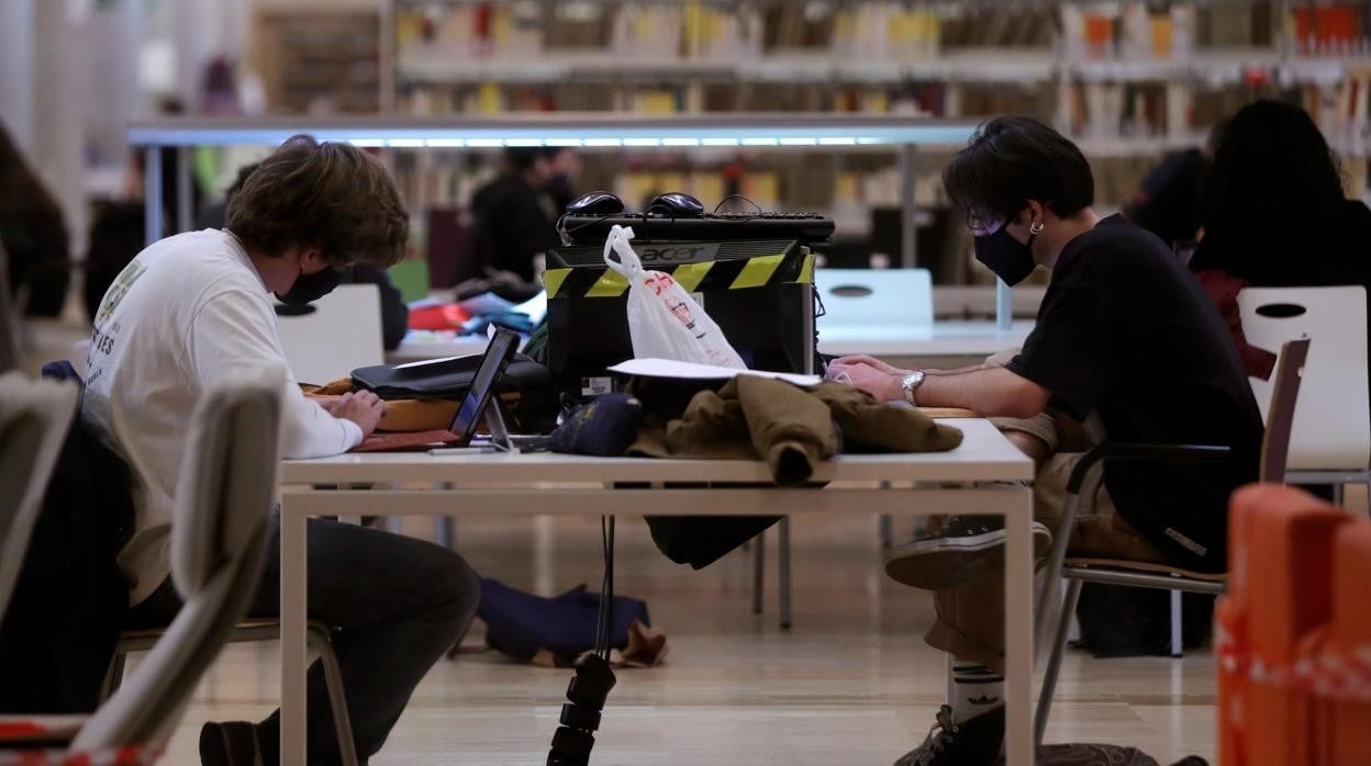 Estudiantes universitarios en una imagen de archivo