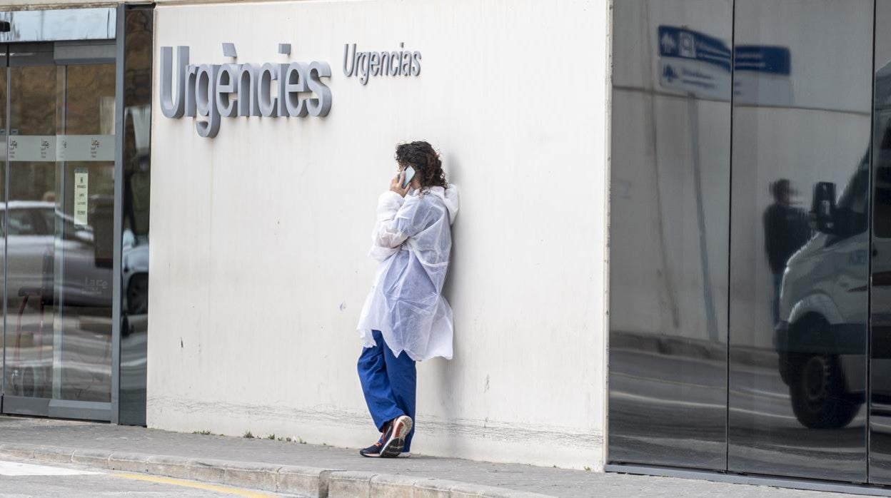 Imagen de personal sanitario en Urgencias del Hospital La Fe de Valencia