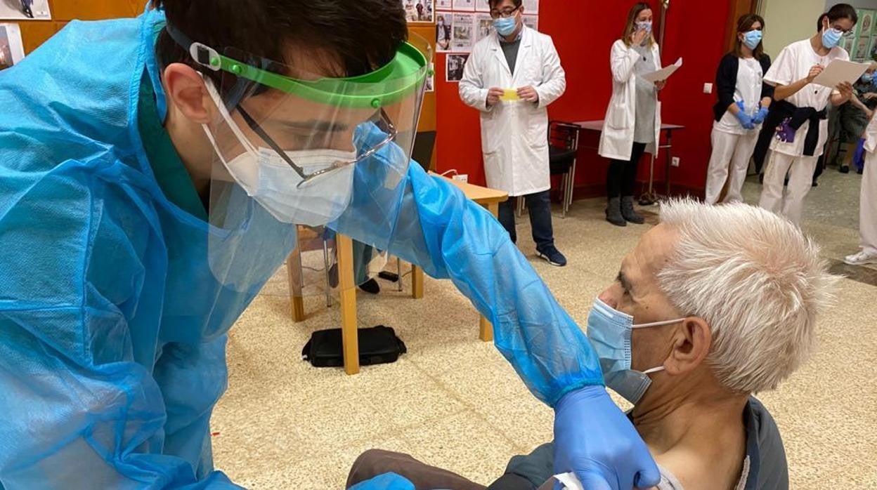 Vacunación frente al Covid en una de las residencias de la Diputación provincial de Valladolid