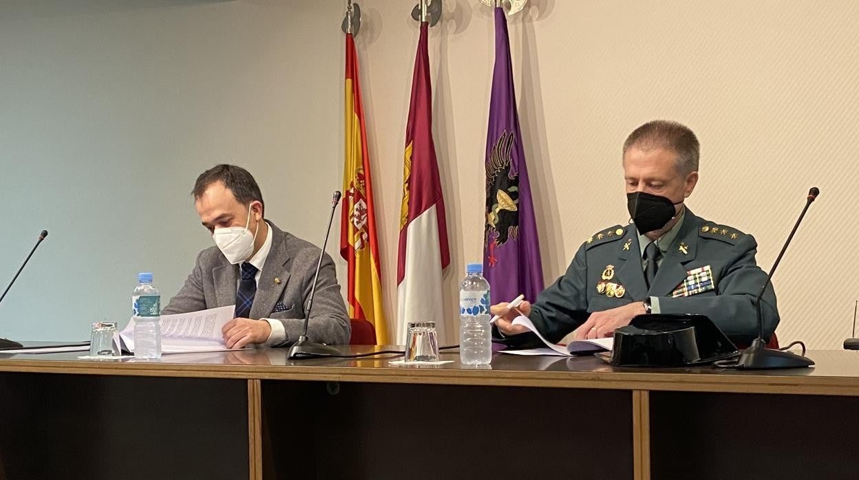 Firma del convenio de colaboración entre la Guardia Civil y el Colegio Oficial de Farmaceúticos