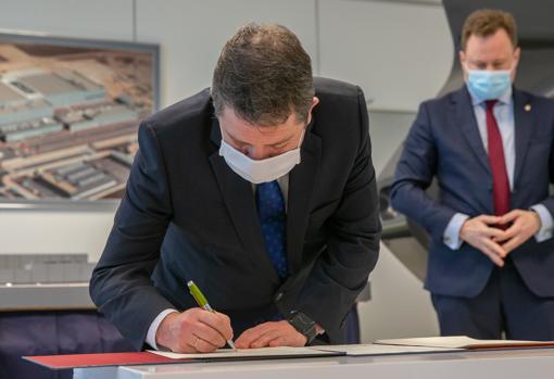 La Junta firma protocolos para desarrollar el Parque Aeronáutico y Logístico de Airbus en Albacete