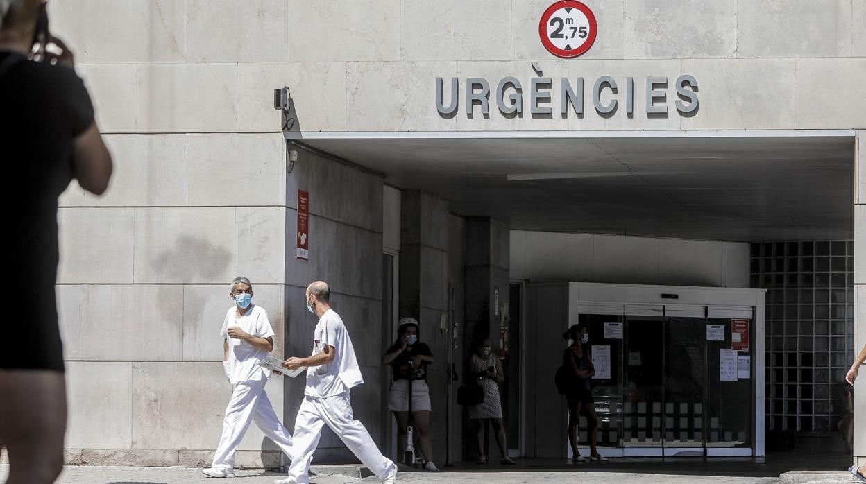 Imagen de la puerta de Urgencias del Hospital Clínico de Valencia