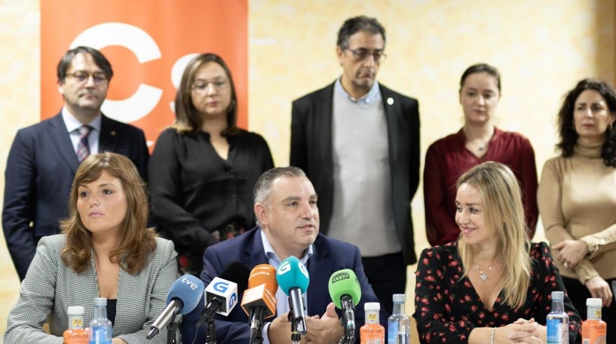 Montse Lama (i), junto al coordinador de Cs en Galicia, Laureano Bermejo, en una foto de 2019