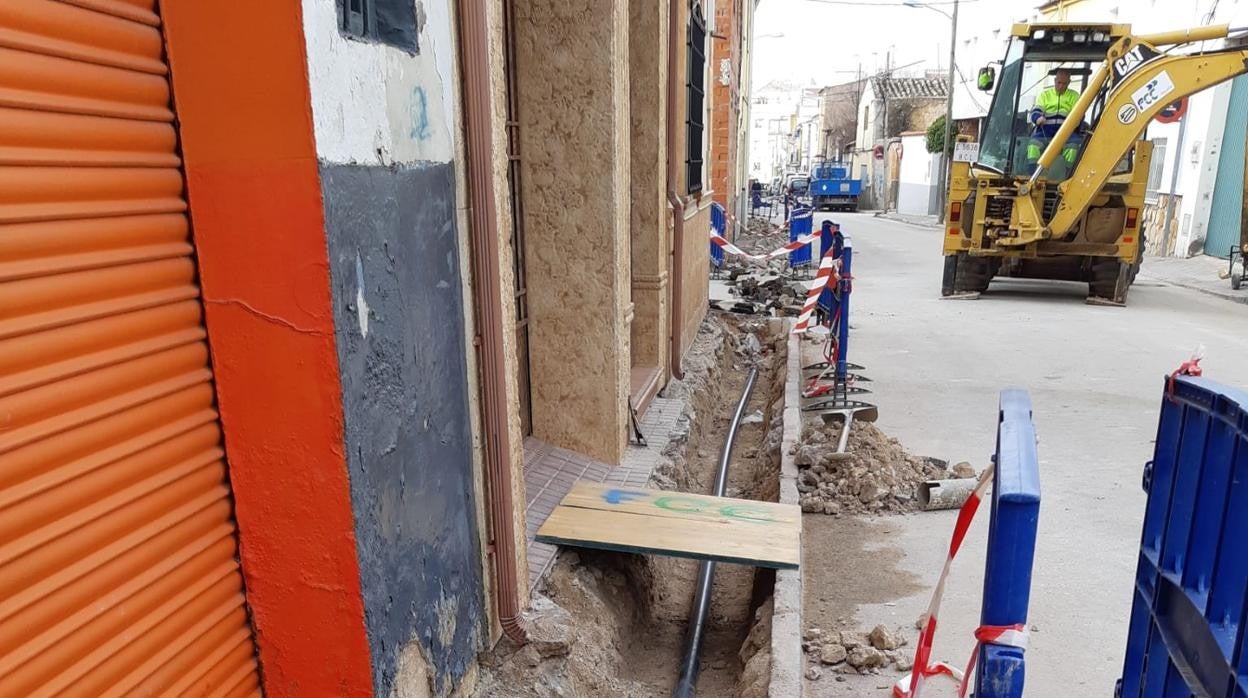 Obras en la calle El Carmen de Quintanar de la Orden