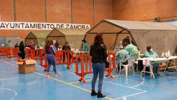 Zamora, la primera provincia de Castilla y León en la que la incidencia del Covid baja de riesgo «muy alto»