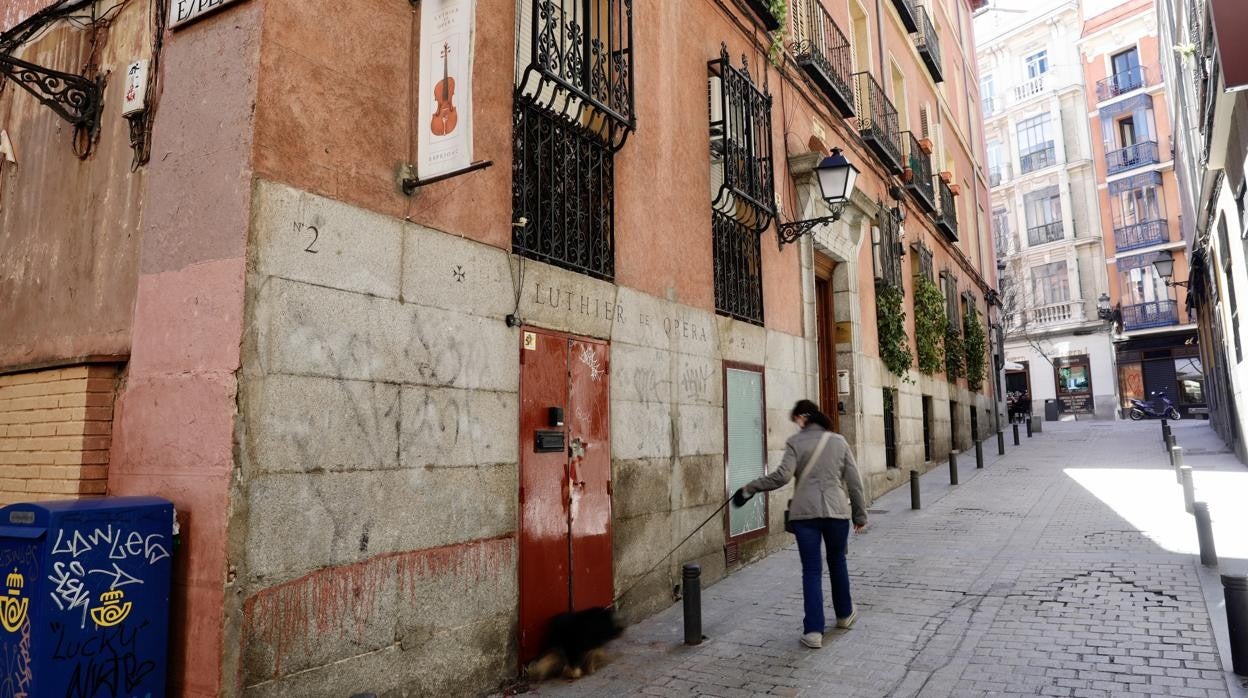 Exterior de uno de los edificios en el que se celebró una fiesta en un piso turístico