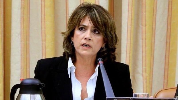 El Senado desbloquea la comparecencia de Dolores Delgado y la cita para el día 23