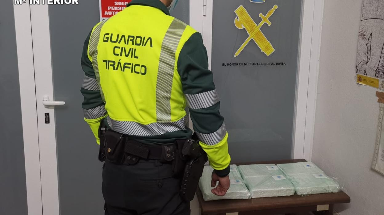 Imagen de la cocaína intervenida por la Guardia Civil