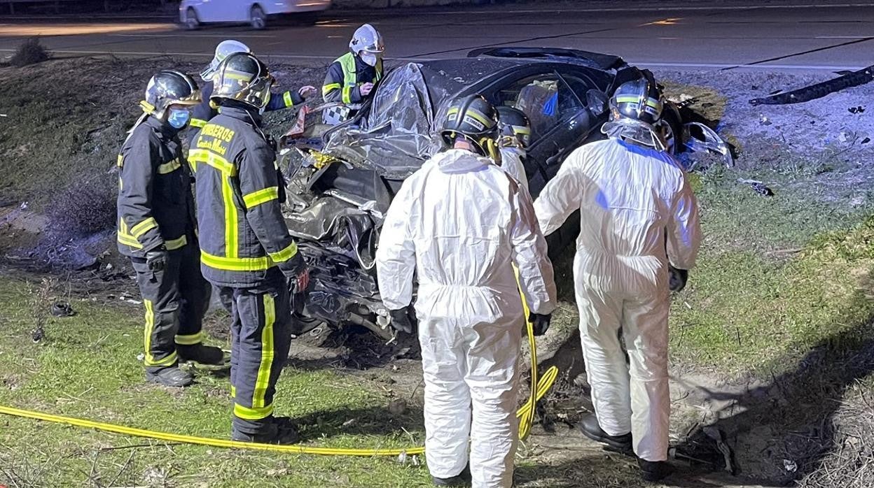 El vehículo quedó totalmente destrozado tras el accidente en la M-50