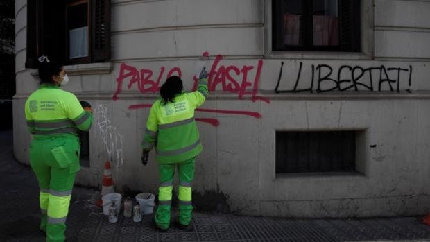 El Ayuntamiento de Barcelona aprueba con el voto del PSC condenar el encarcelamiento de Pablo Hasel