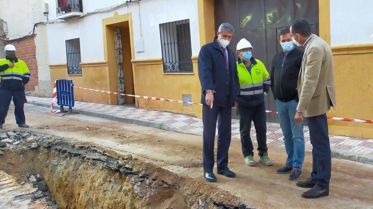 Imagen de archivo de una visita del presidente de la Diputación a Villacañas