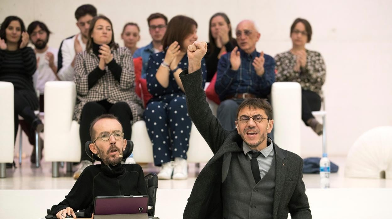 Juan Carlos Monedero junto a Pablo Echenique