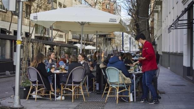 Madrid: La tasa de incidencia del Covid baja de 999,5 a 529 casos en 15 días