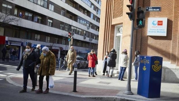 El umbral para imponer cierres perimetrales en Madrid baja de nuevo a 500 casos