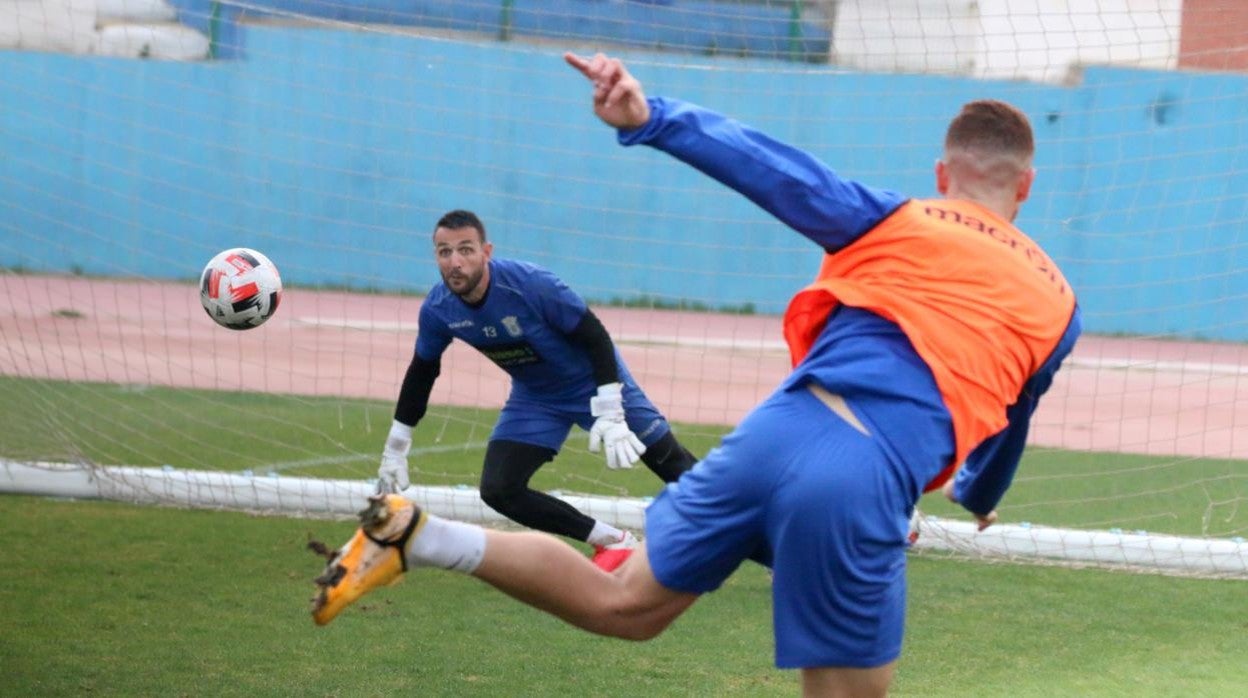 El último entrenamiento del Melilla antes de viajar a Socuéllamos