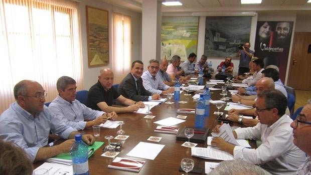 El sector productor de la DO Valdepeñas presenta su baja de la asociación interprofesional