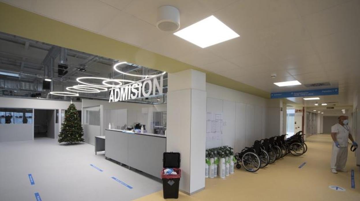 Sala de admisión del Hospital Isabel Zendal, en Madrid/ Ayuso: «La vacunación masiva de los madrileños comenzará en el mes de abril»