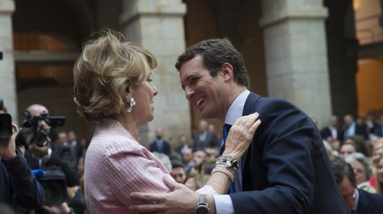 Esperanza Aguirre y Pablo Casado, en 2019