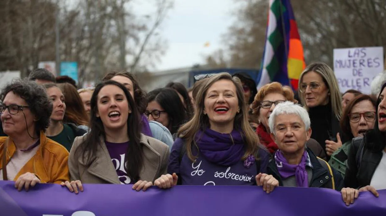 Irene Montero y Victoria Rosell durante la manifestación del Día Internacional de la Mujer del año pasado