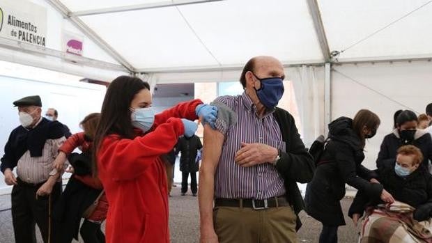 Castilla y León recibe 13.800 dosis de la vacuna de Moderna tras dos semanas sin disponibilidad