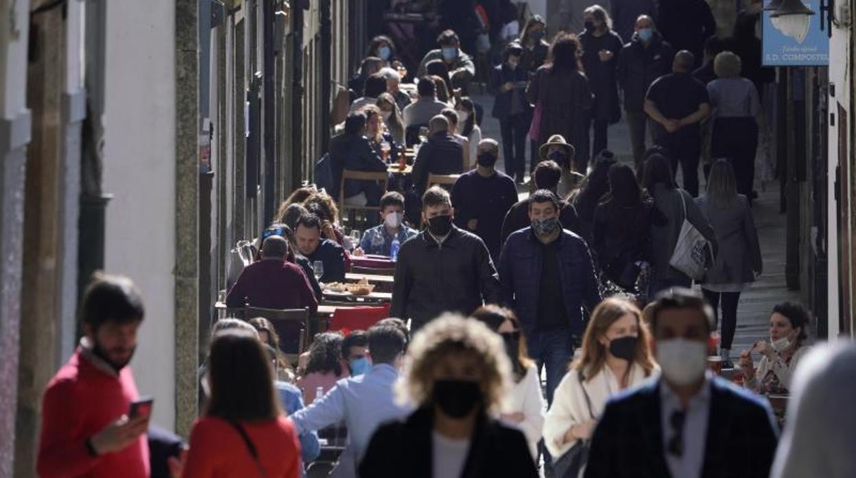 Terrazas llenas en Santiago este sábado, en el primer fin de semana de la desescalada