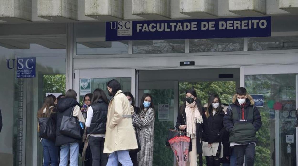 Los universitarios gallegos vuelven a las aulas este lunes