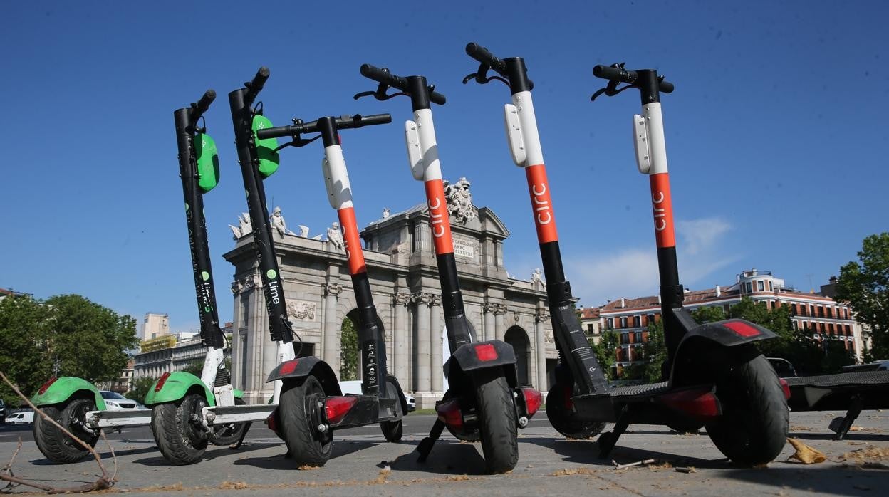 Primeras multas de los vigilantes del SER: un millar de sanciones a patinetes, bicis y motos en solo doce días