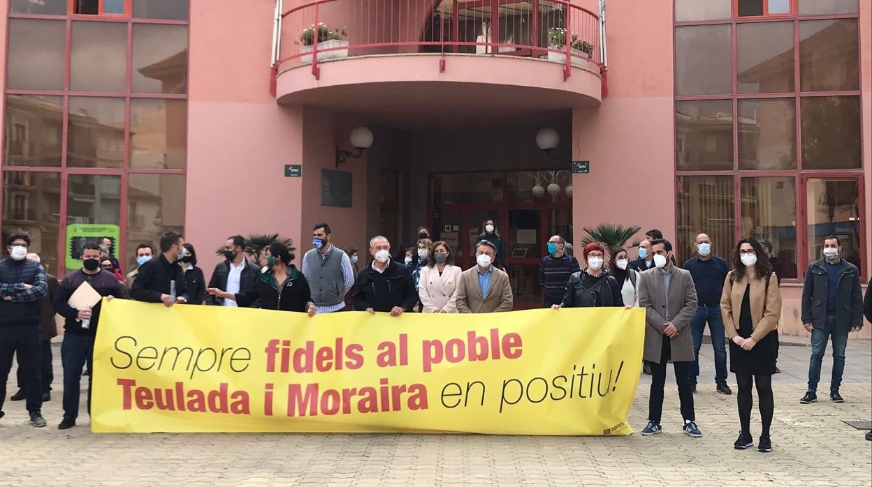 Imagen de la concentración del PSOE y Compromís en Teulada Moraira