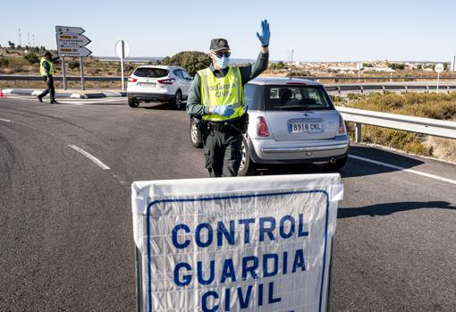 Imagen de un control del cierre perimetral en el límite de las provincias de Valencia y Cuenca