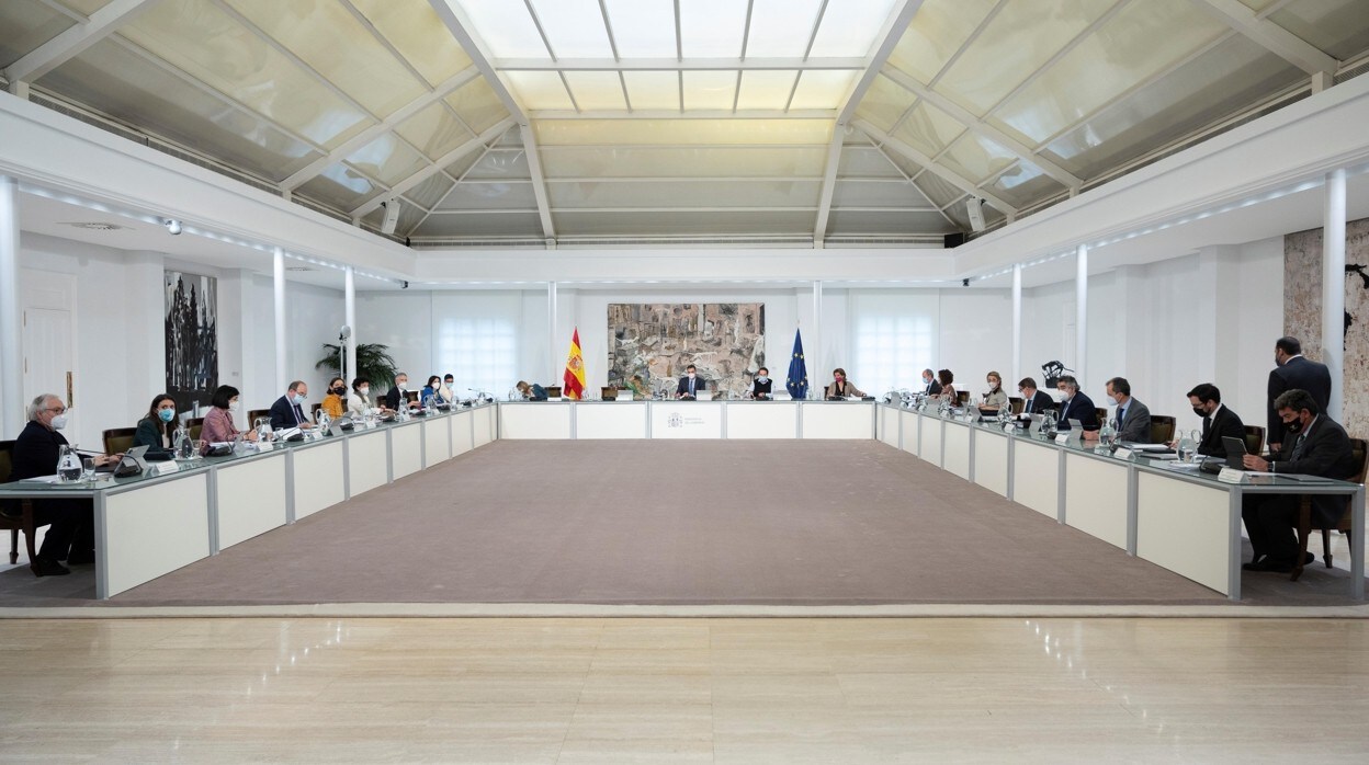 Imagen del Consejo de Ministros reunido ayer en el Palacio de la Moncloa