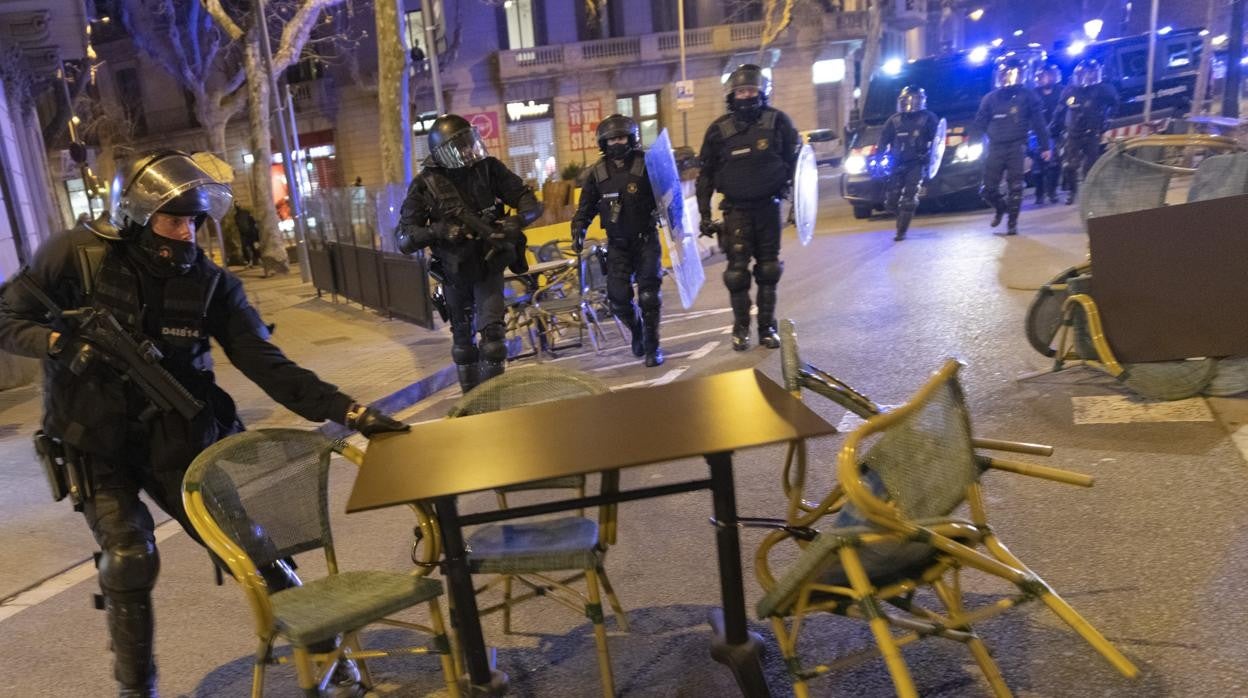 La CUP, sin liderazgos visibles, arrastra el indepentismo a la radicalidad