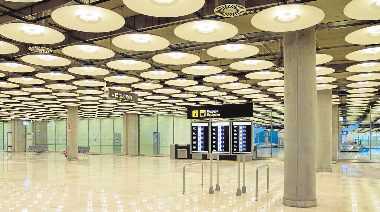Lámparas modelo 'Wok' diseñadas por Carlos Lamela para la T4 del Aeropuerto Adolfo Suárez Madrid-Barajas